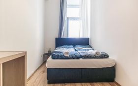 Attractive 1Br And 1 Lr Apt Comfortable Design, Great Location